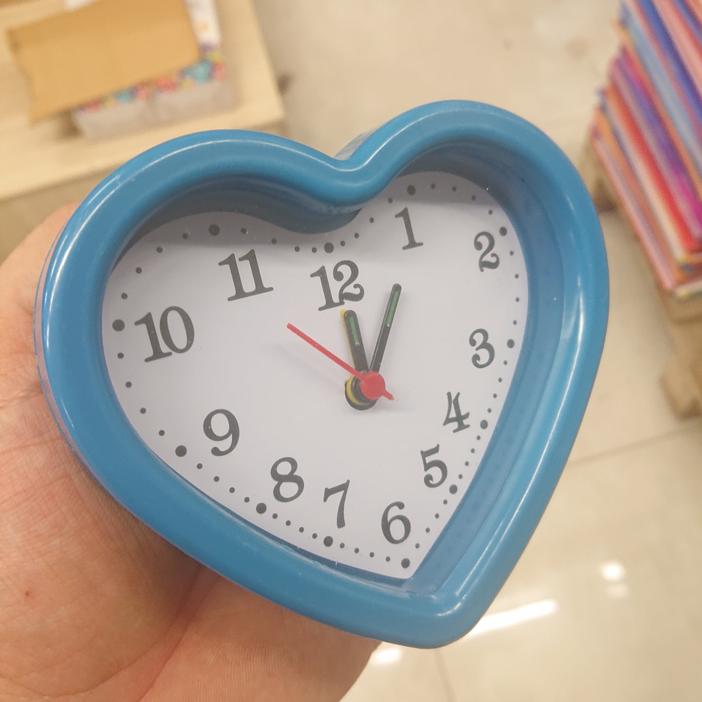 Epl. ORE TAVOLINE NE FORM ZEMERE. QUARTZ ALARM CLOCK