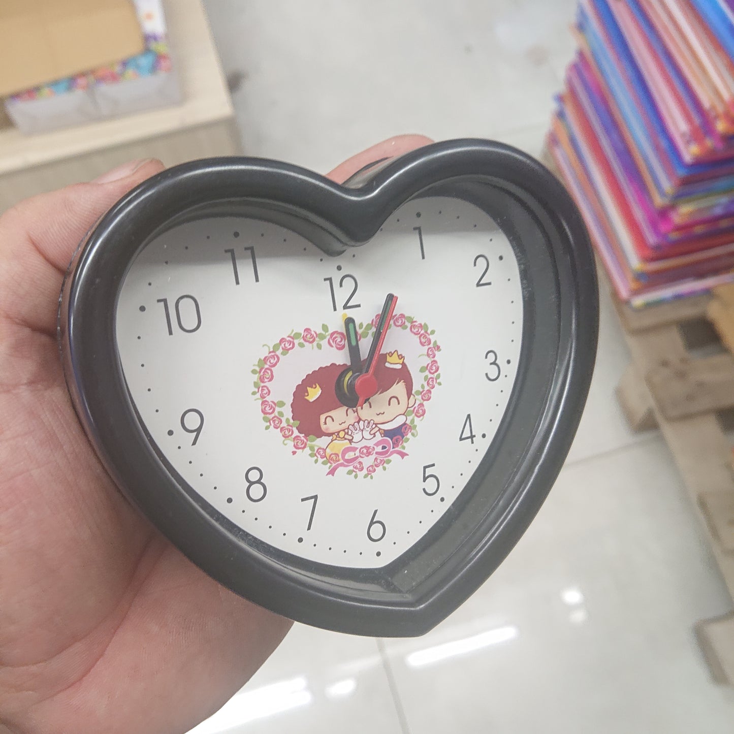 Epl. ORE TAVOLINE NE FORM ZEMERE. QUARTZ ALARM CLOCK