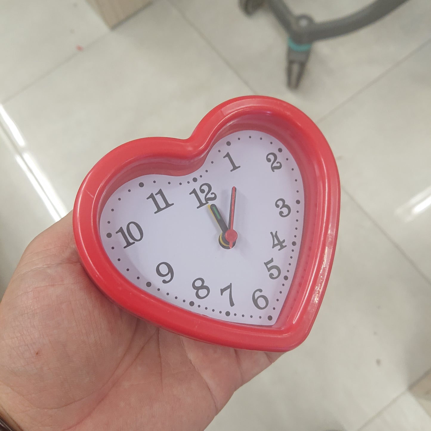 Epl. ORE TAVOLINE NE FORM ZEMERE. QUARTZ ALARM CLOCK