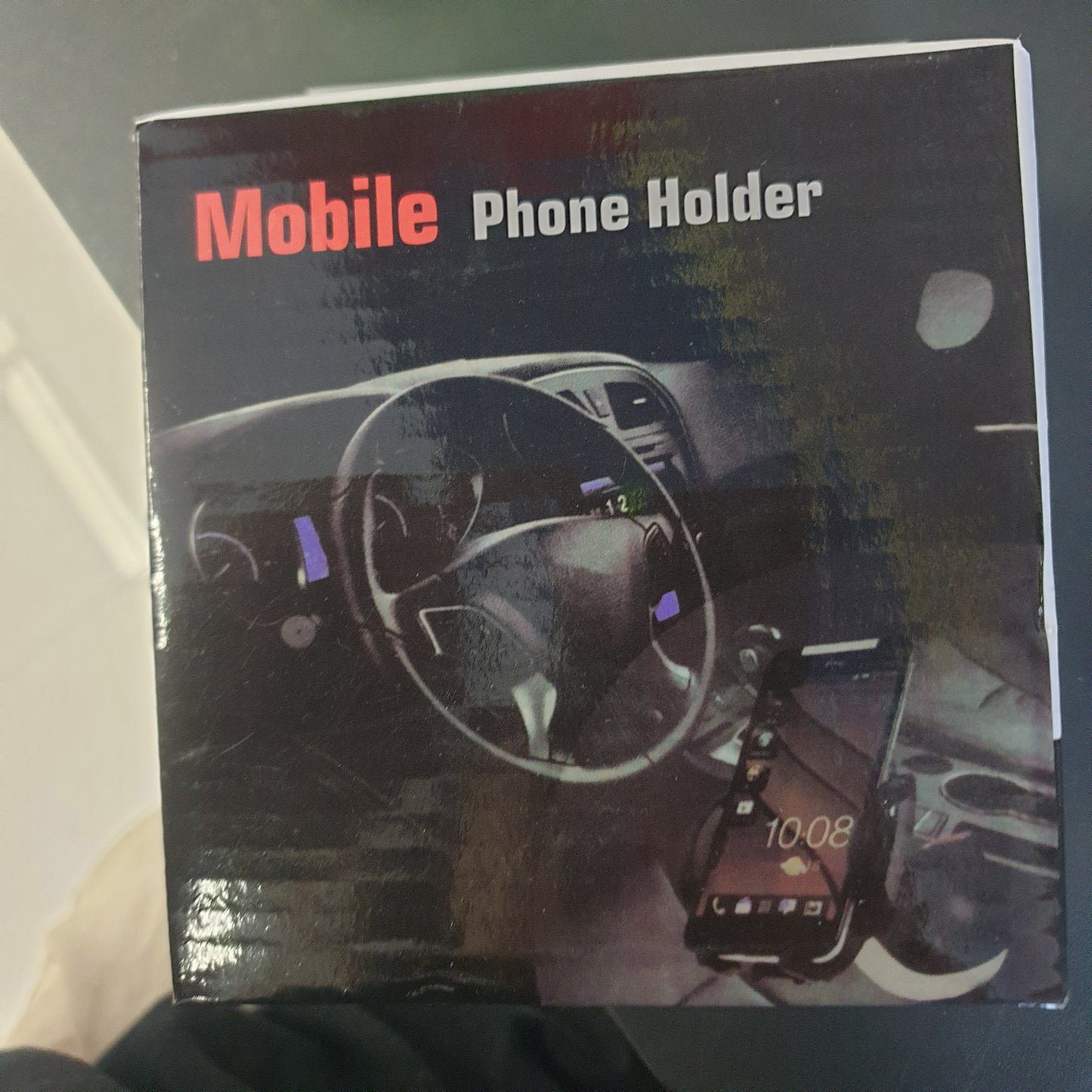 AT. Mbajtse telefoni per veture
