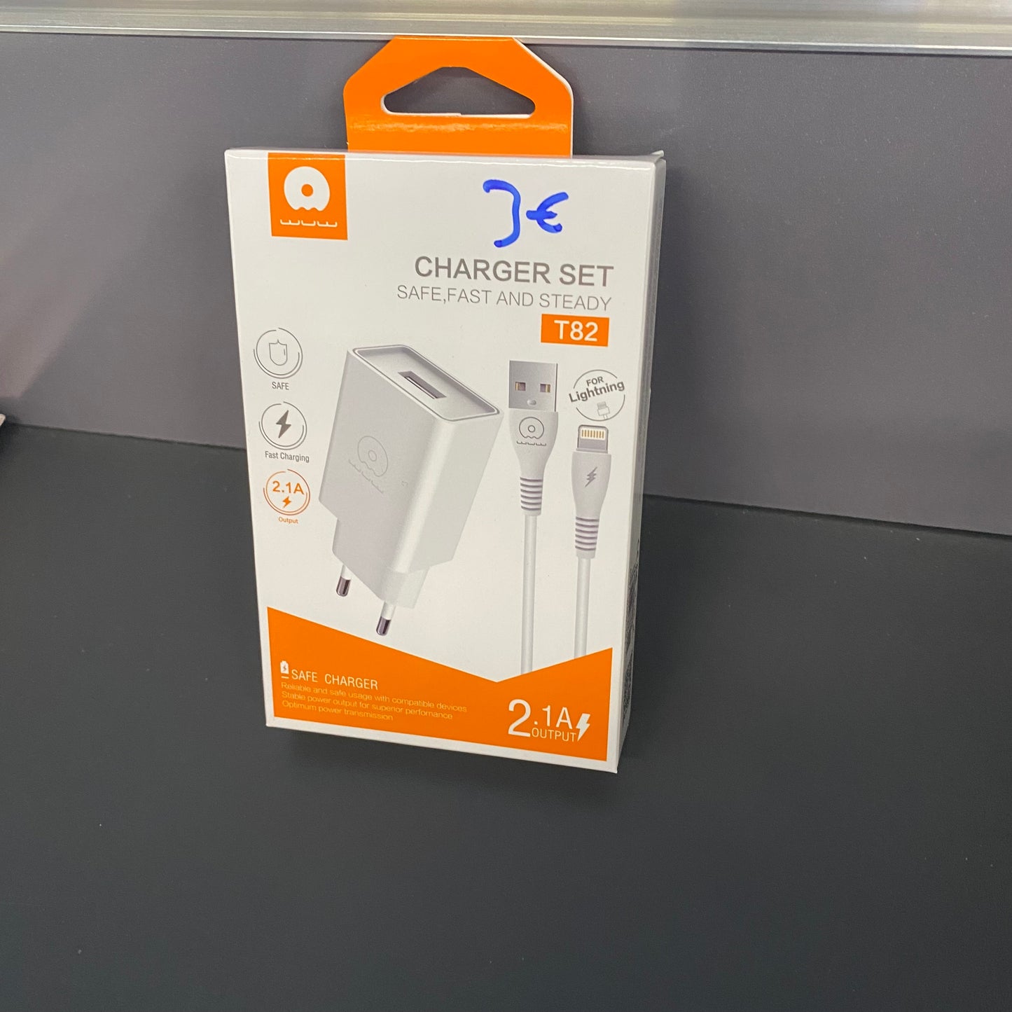 At. ADAPTER TELEFONI IPHONE 2.1A