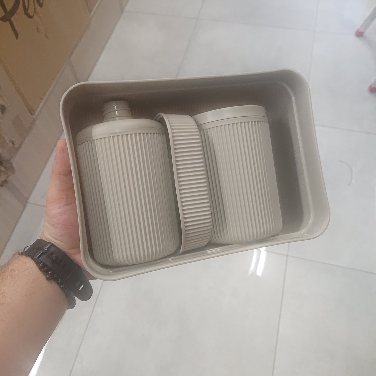 MSHT. Set per banjo 4/1  SAPUN DHE BRUSH TE THEMBEVE 4/1. VOĆE VC133